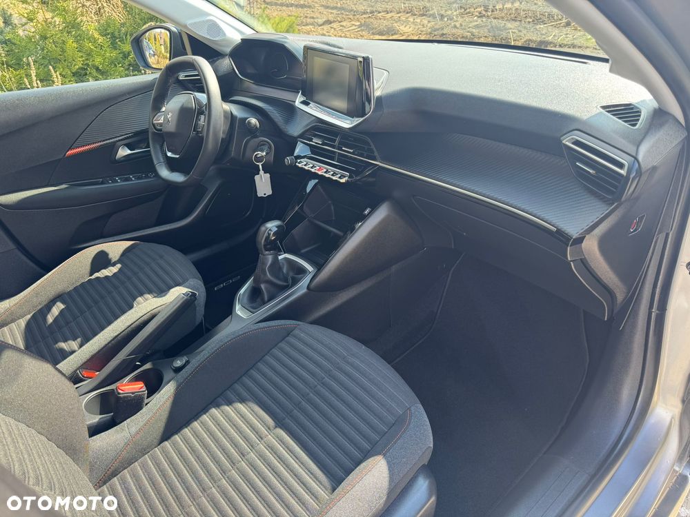 Peugeot 208 - 22