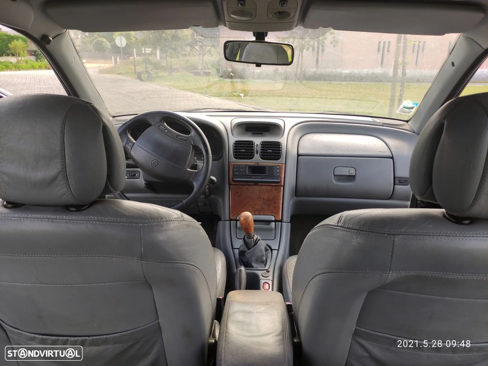 Renault Laguna 3.0 V6 Initiale - 7