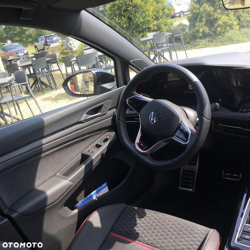 Volkswagen Golf - 8