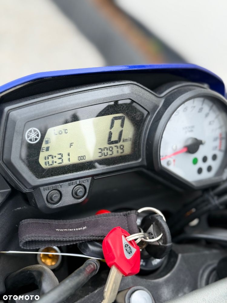 Yamaha FZ8 - 11