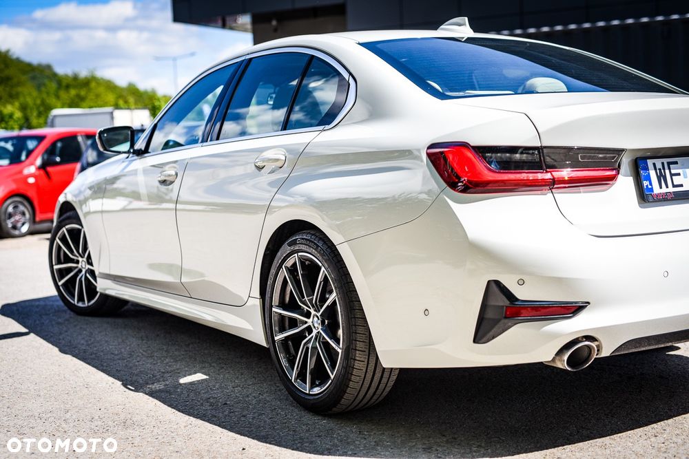 BMW Seria 3 330i Sport Line sport - 11