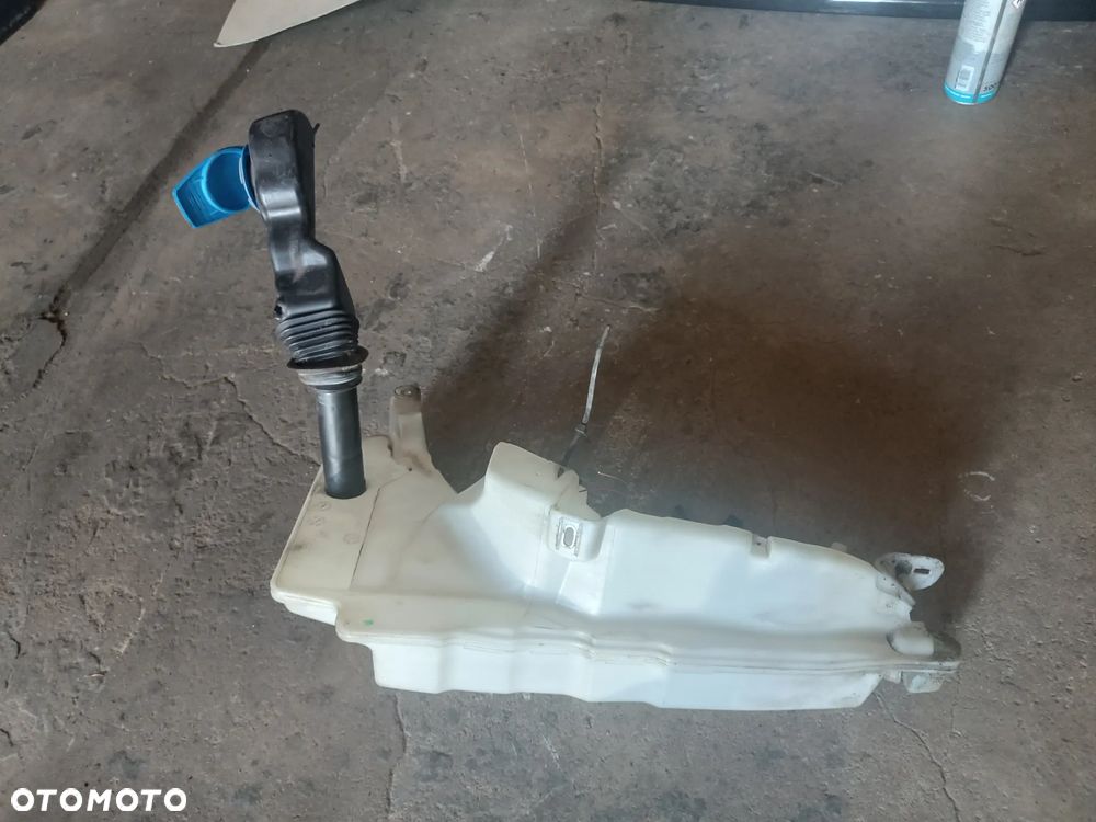 ZBIORNICZEK SPRYSKIWACZY POD XENON KOMPLETNY  AUDI A6 C6 - 1