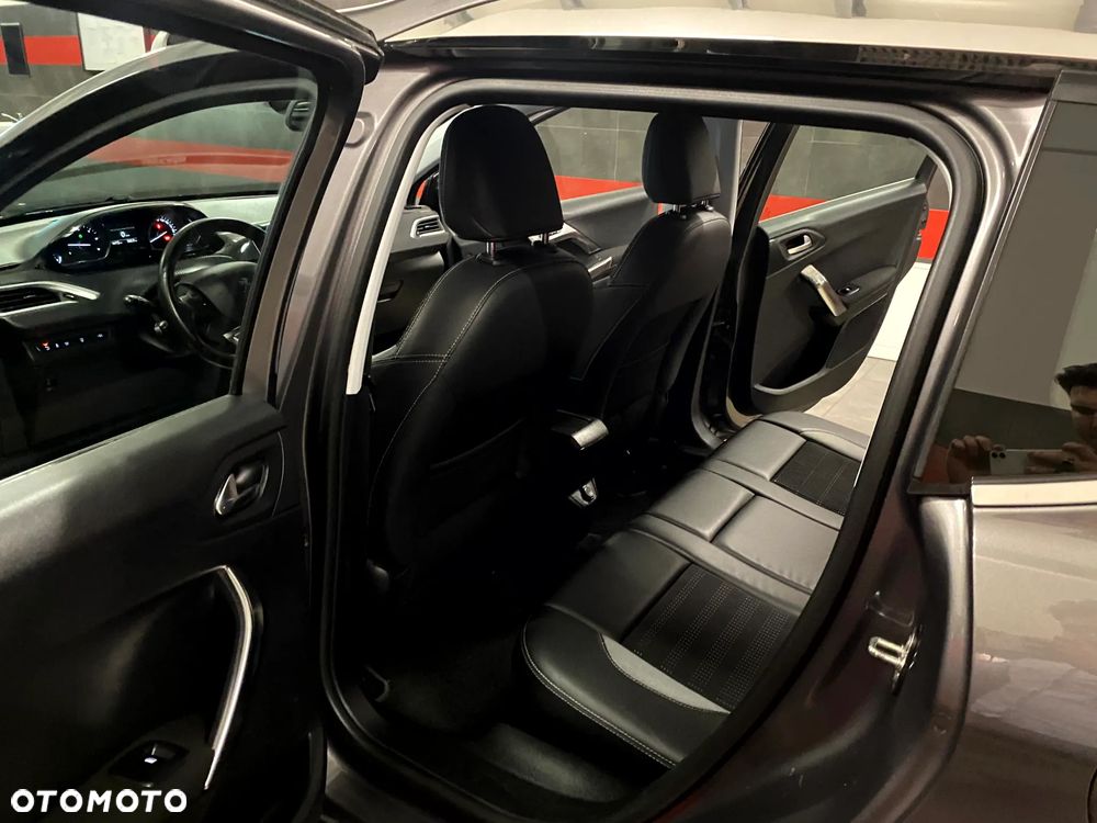 Peugeot 2008 1.6 e-HDi Allure S&S - 20