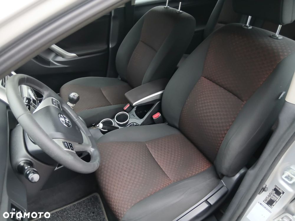 Toyota Verso 1.8 Executive - 19