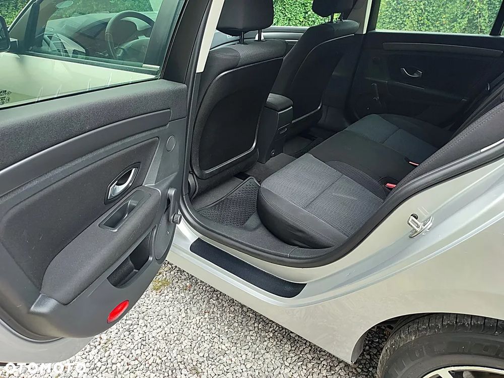 Renault Laguna 1.6 16V 110 Sportway - 18