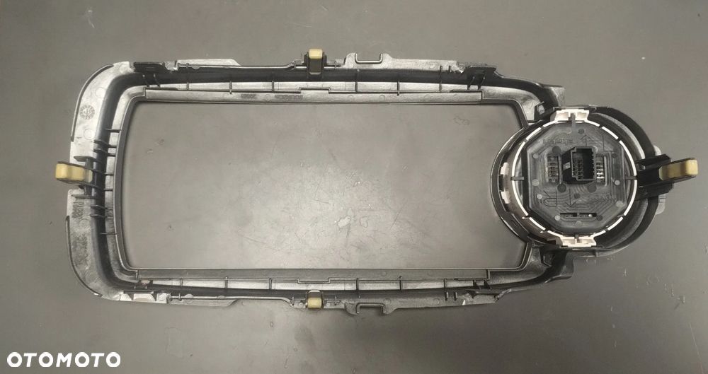 TOYOTA YARIS III 11-14 r. RAMKA RADIA NAWIGACJI PRZEŁĄCZNIK AWARYJNYCH 86451-0D010 + - 2