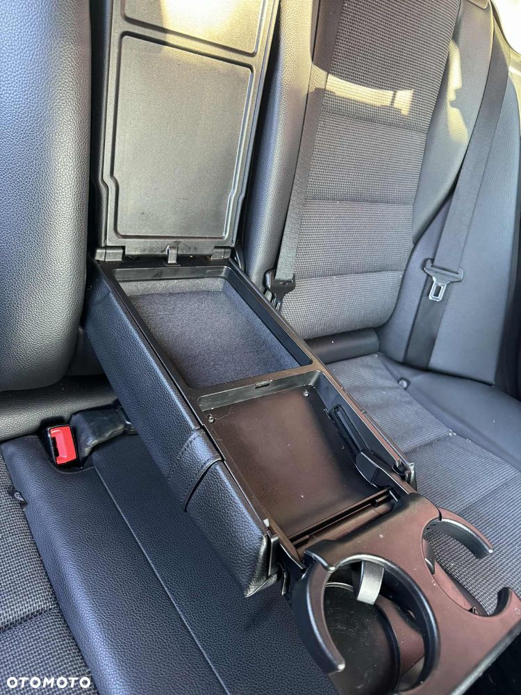 Mercedes-Benz Klasa C 200 CDI DPF (BlueEFFICIENCY) Avantgarde - 17