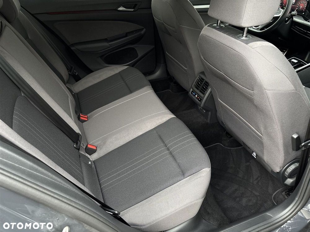 Volkswagen Golf - 8