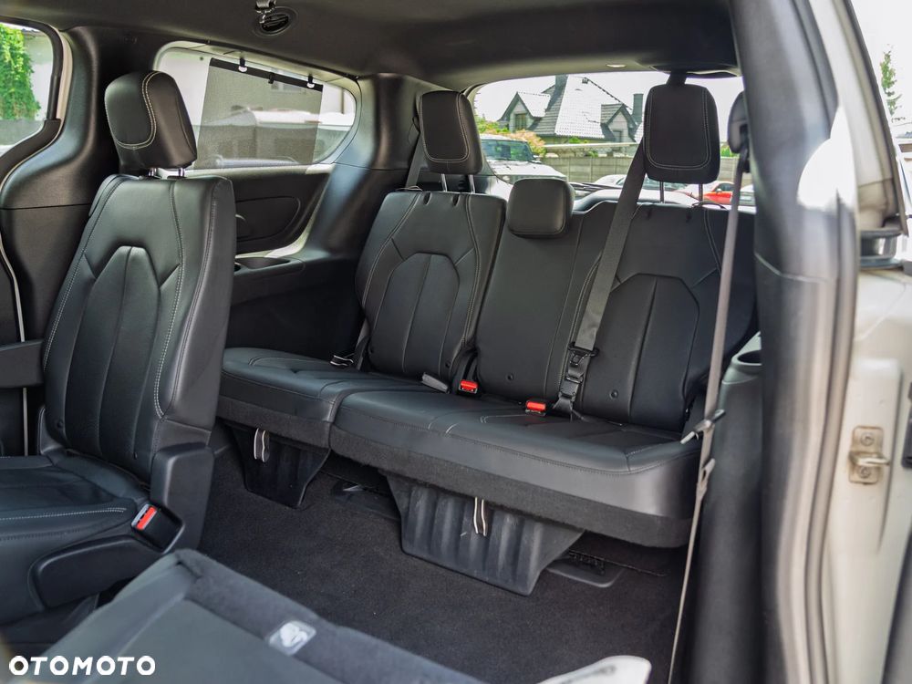 Chrysler Pacifica - 15