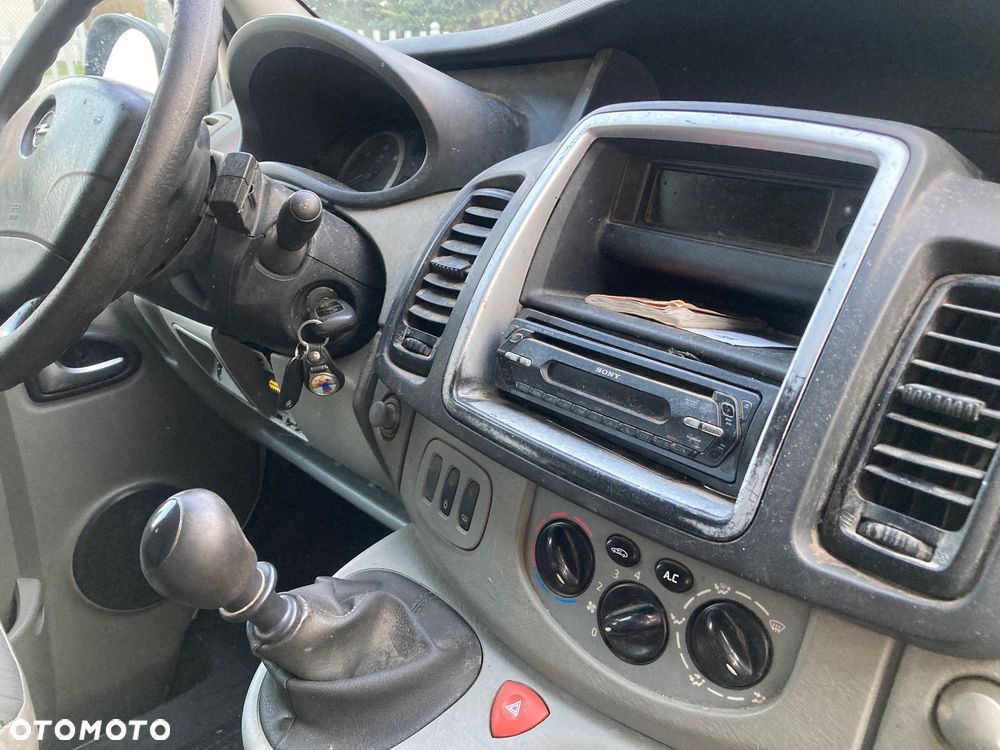 Opel Vivaro - 8
