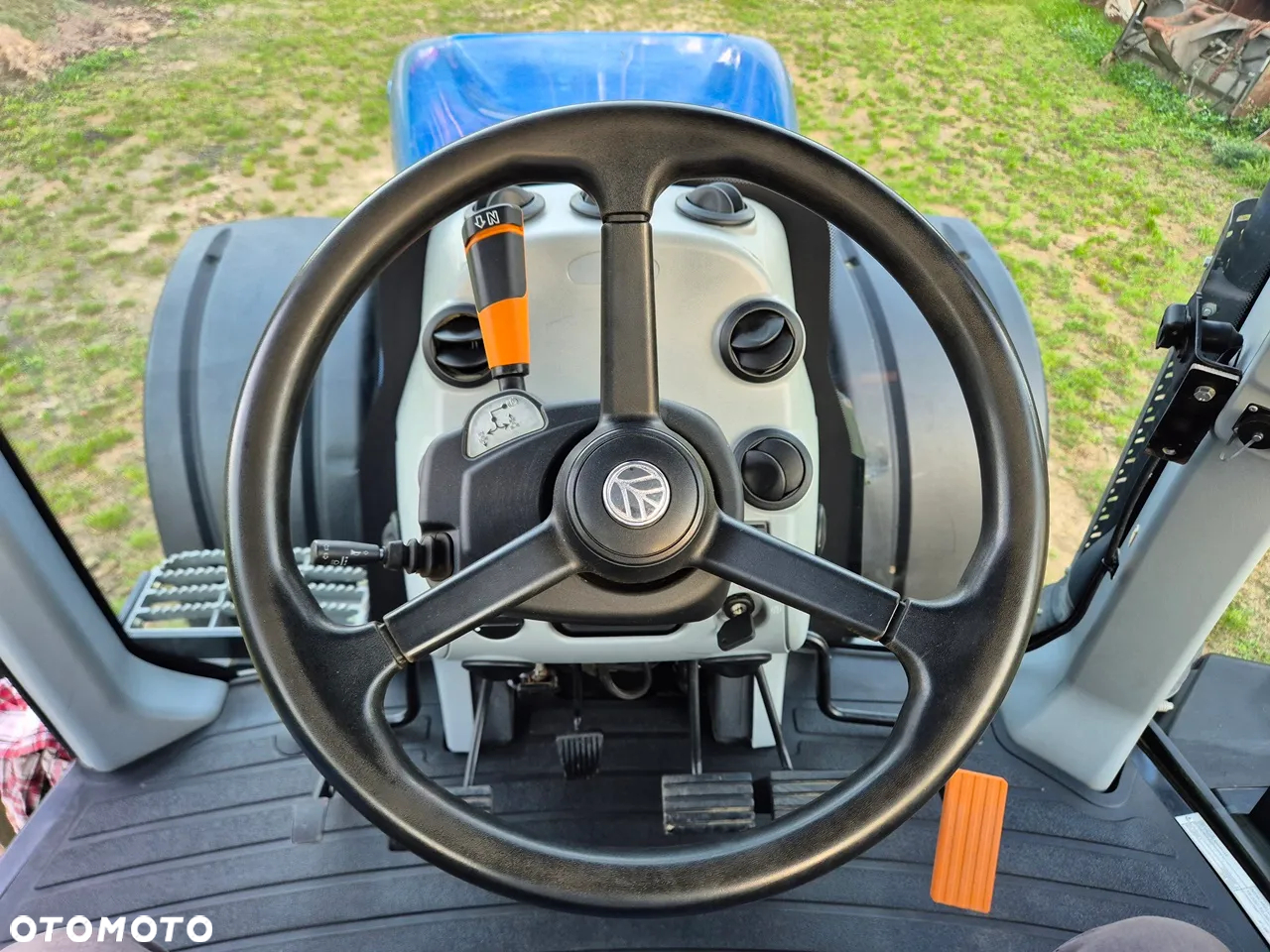 New Holland T8-300 BARDZO ŁADNY Duży traktor GPS - 29
