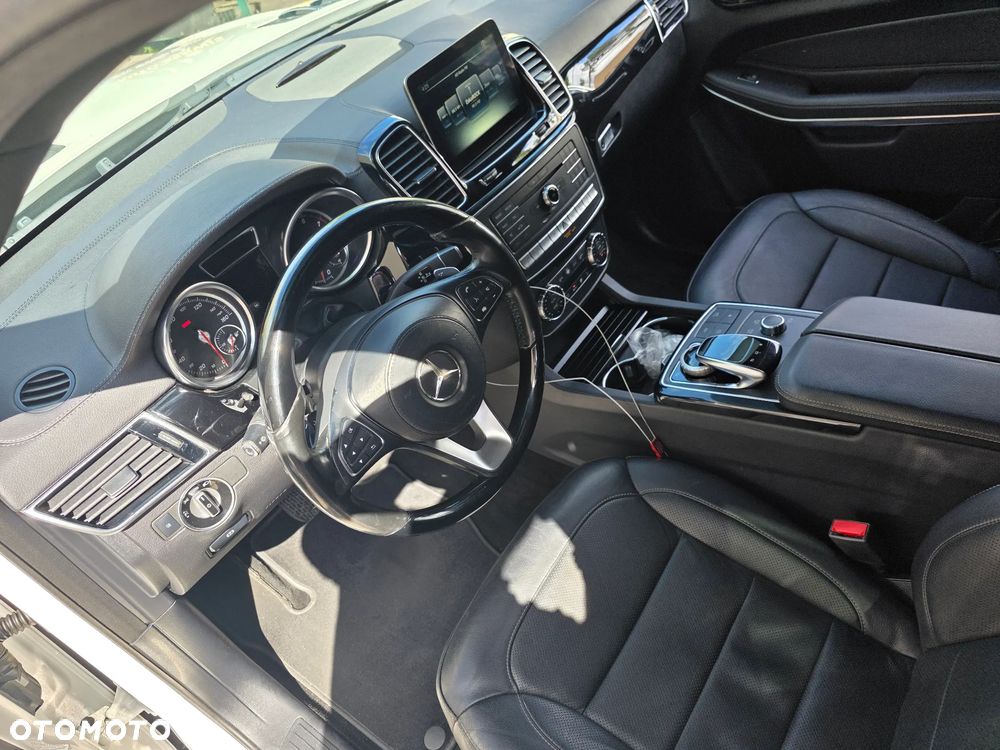 Mercedes-Benz GLS - 22