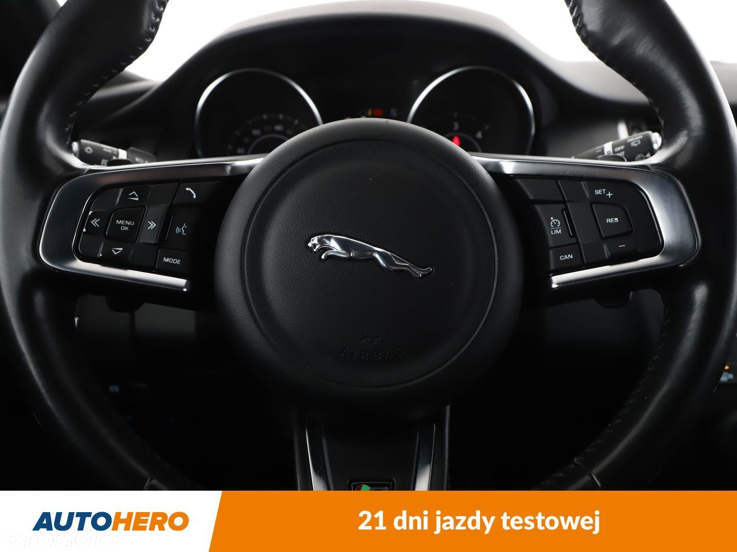 Jaguar E-Pace 2.0 i4D AWD R-Dynamic SE - 18