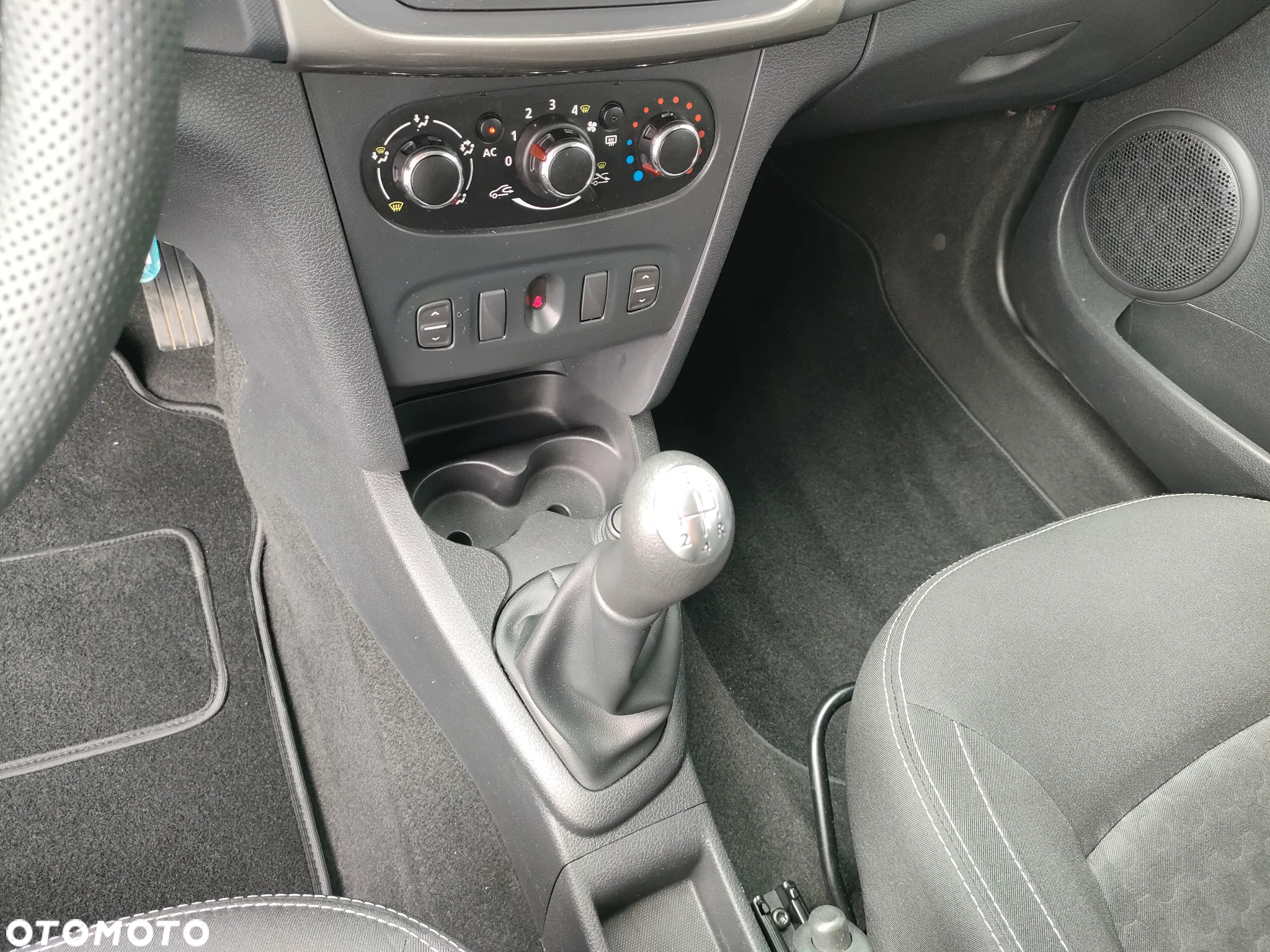 Dacia Sandero 0.9 TCe Laureate - 14