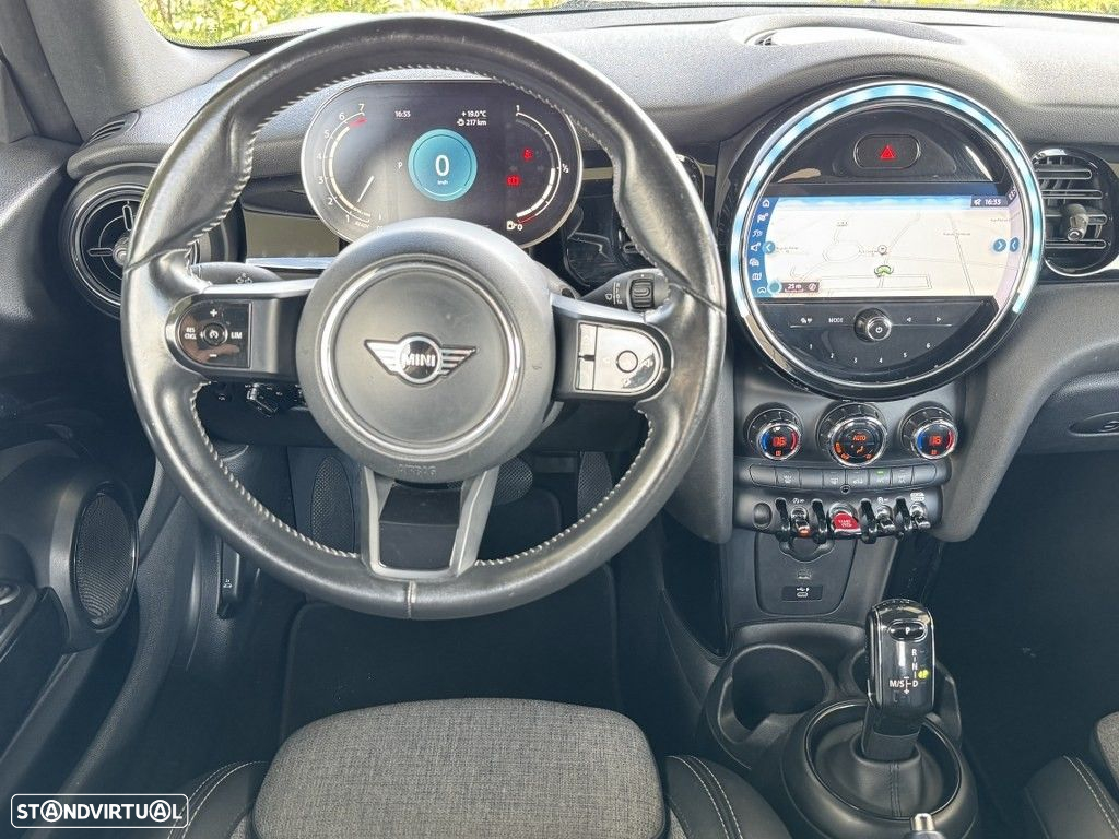 MINI Cabrio Cooper Premium Essential Auto - 11