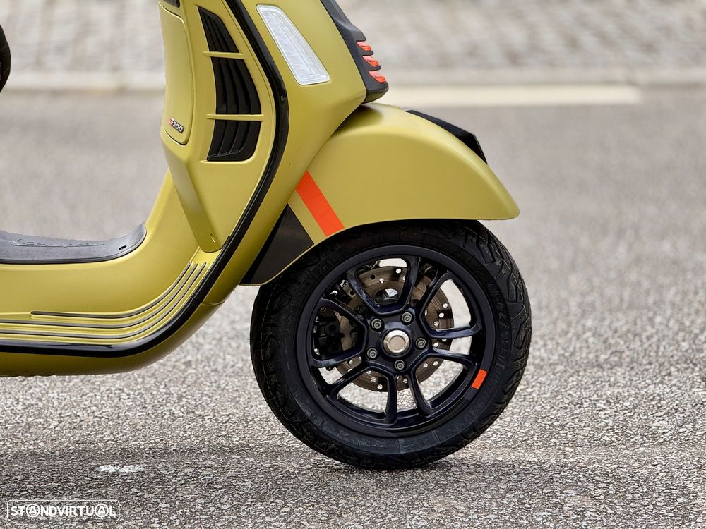 Vespa GTS Super Matt Ambizioso Green - 14