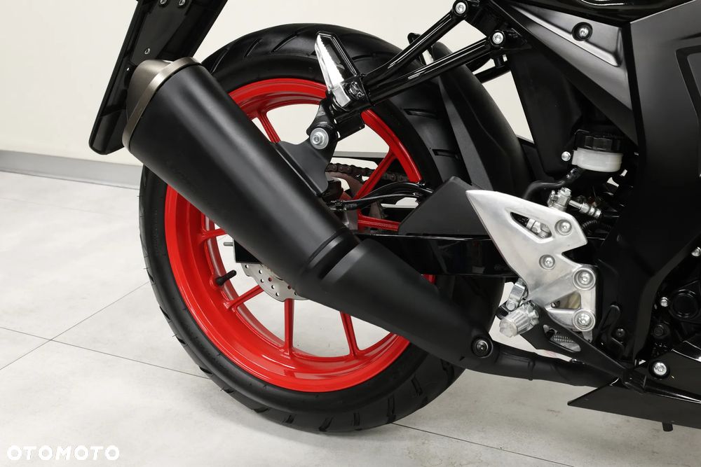Suzuki GSX - 36