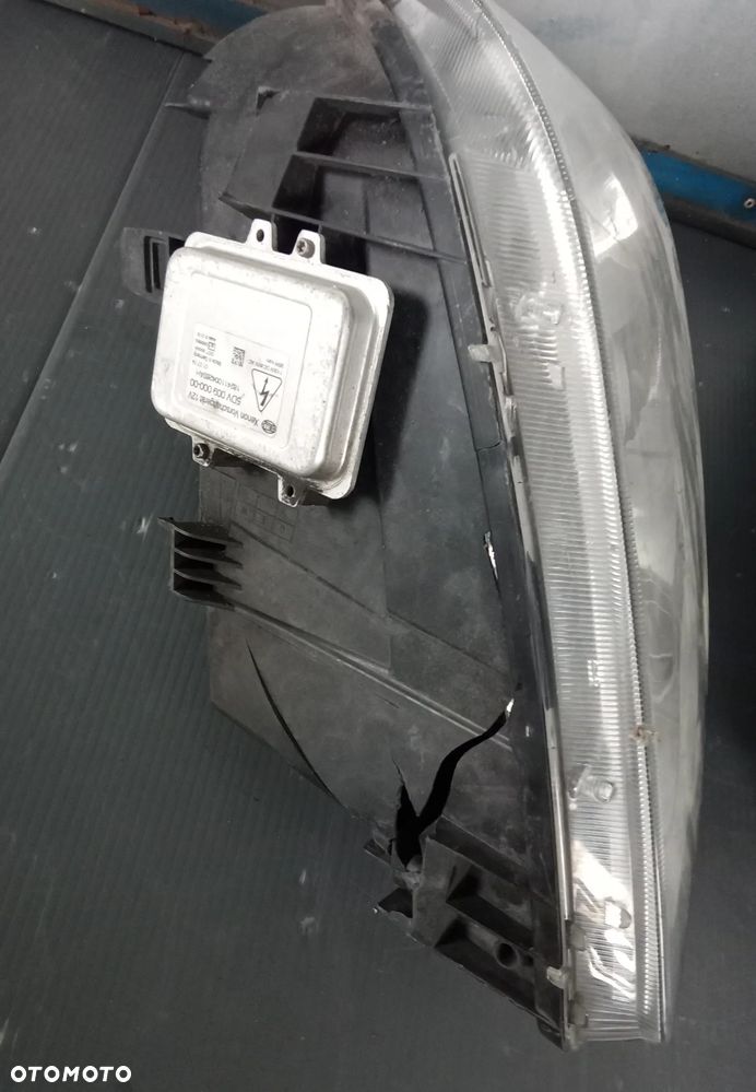 Lampa prawy przód Mercedes W906 Xenon - 6