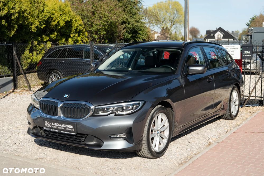 BMW Seria 3 330i Sport Line - 34