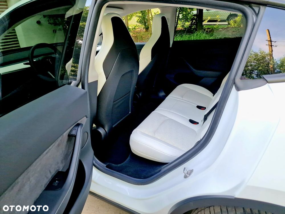 Tesla Model Y Long Range AWD - 8