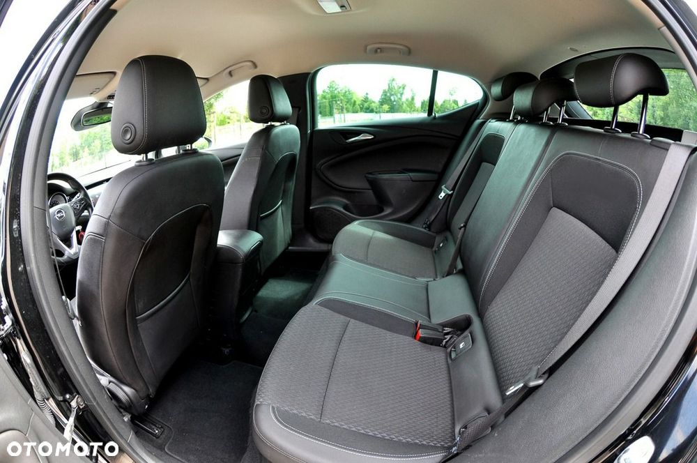Opel Astra 1.4 T Dynamic S&S - 10