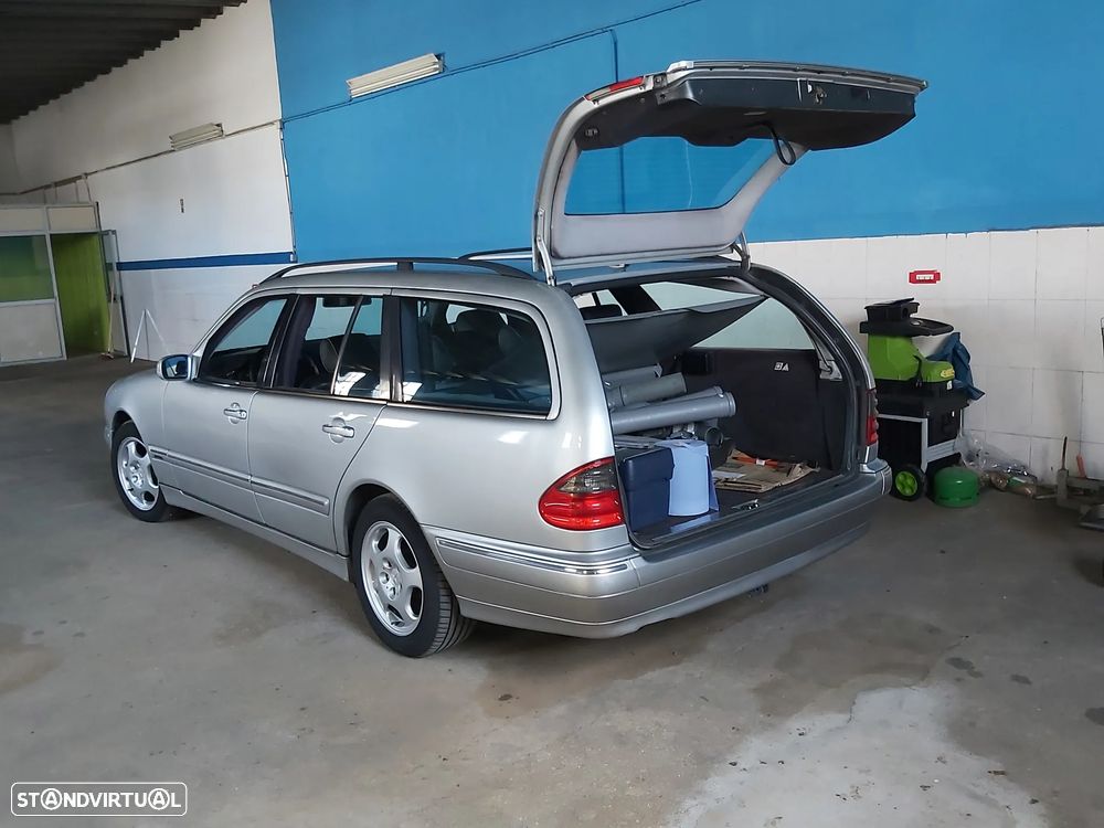 Mercedes-Benz 320 - 3