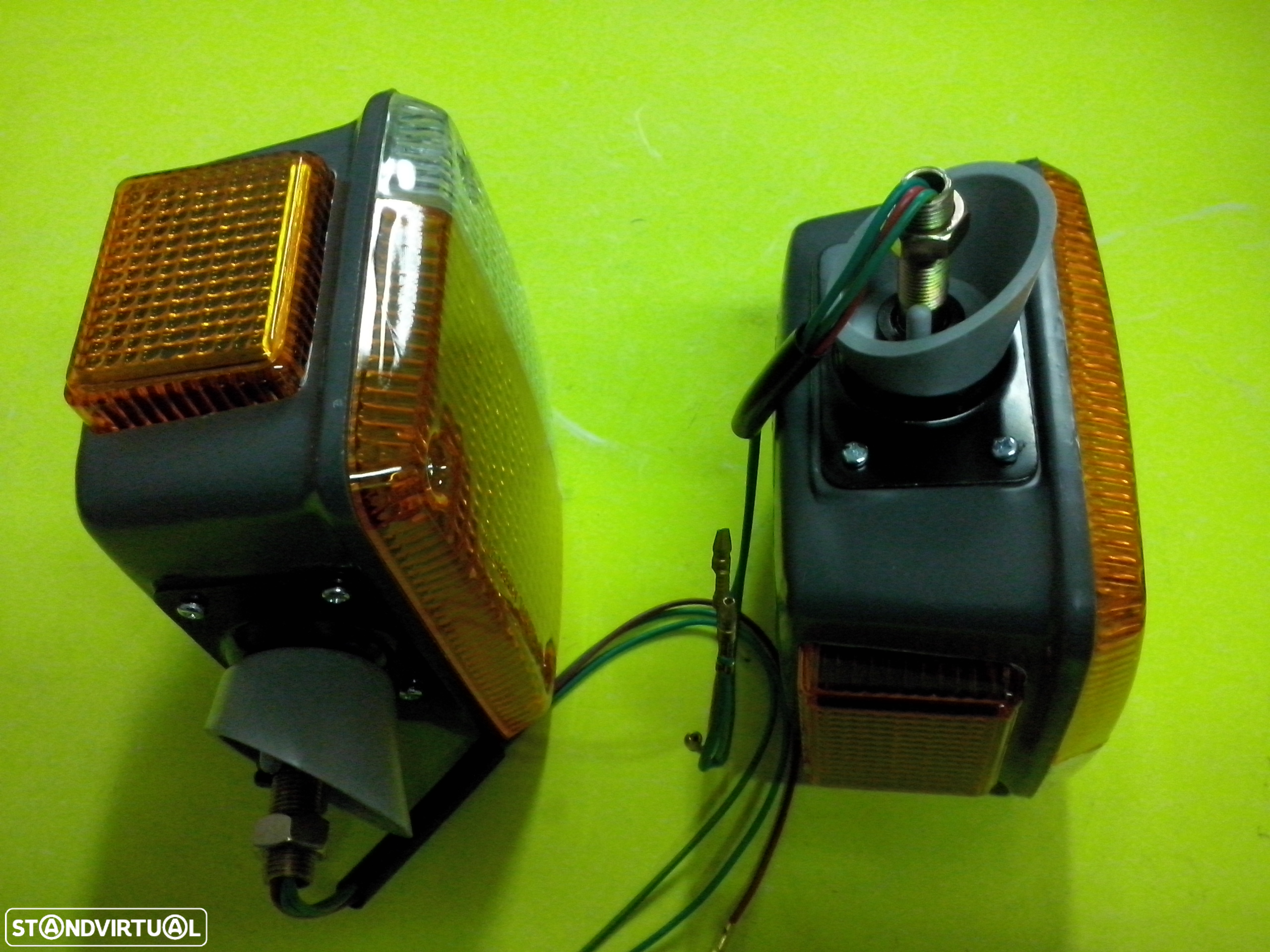 Farolim / Farolins da frente para o jipe Toyota Land Cruiser BJ40 NOVOS - 2