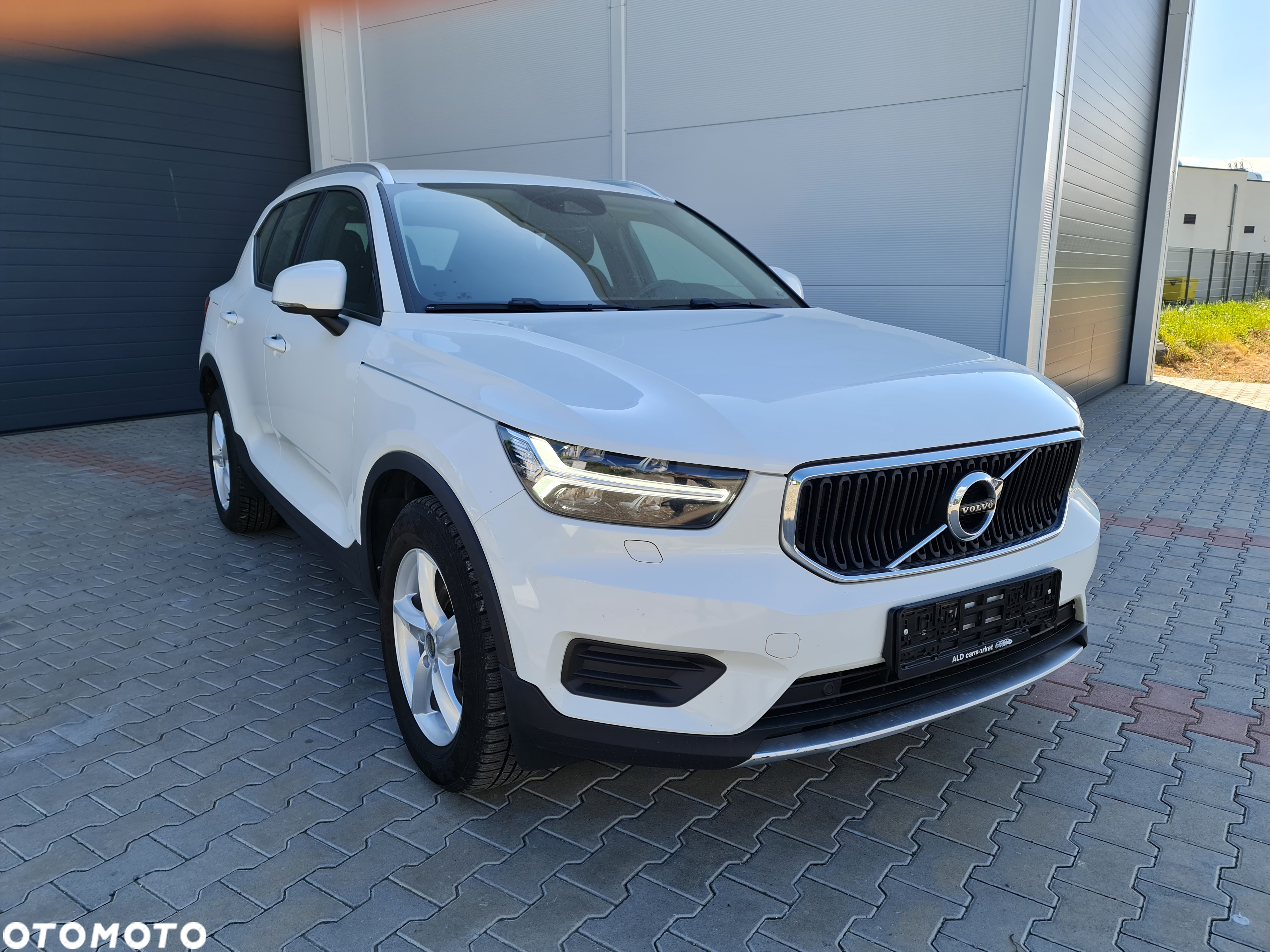 Volvo XC 40 D3 AWD Geartronic Momentum Pro - 3