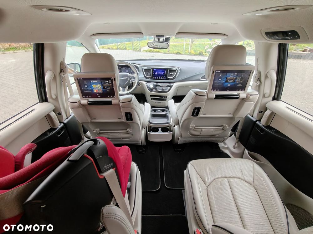 Chrysler Pacifica - 17