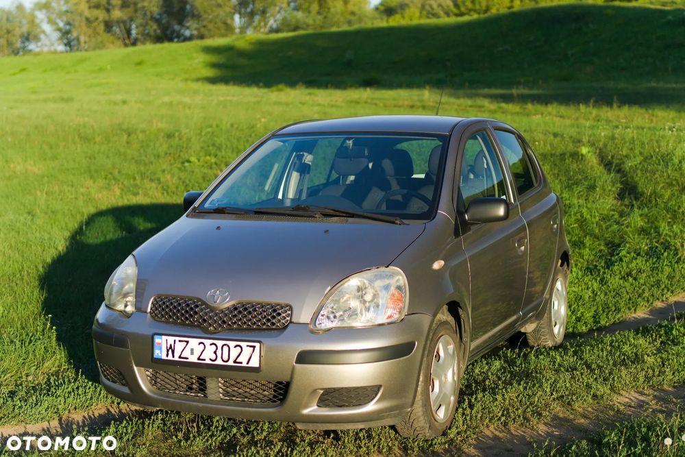 Toyota Yaris 1.0 Base - 1