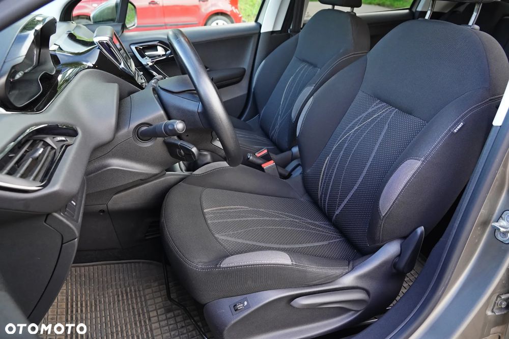 Peugeot 208 - 5