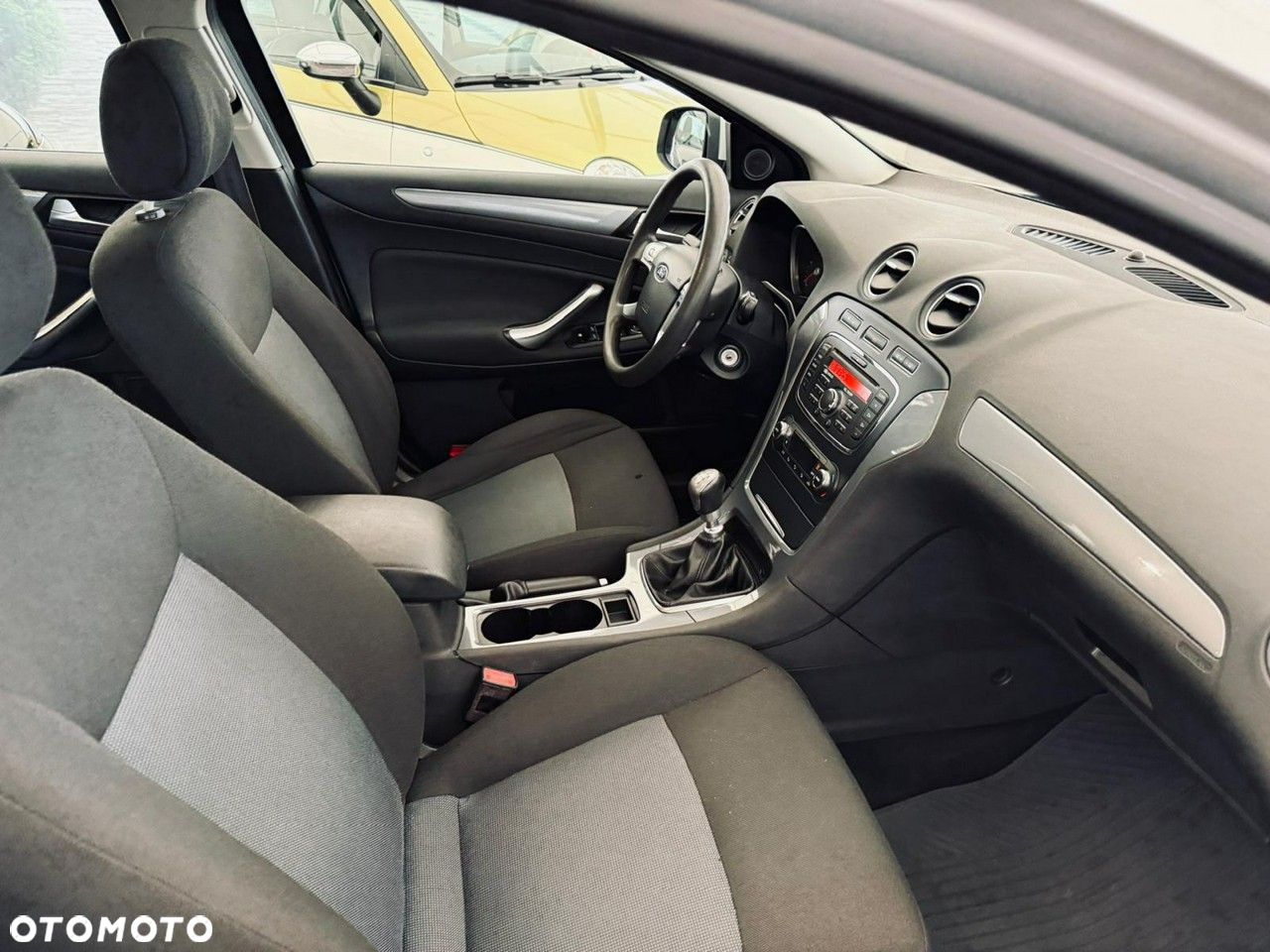 Ford Mondeo - 39