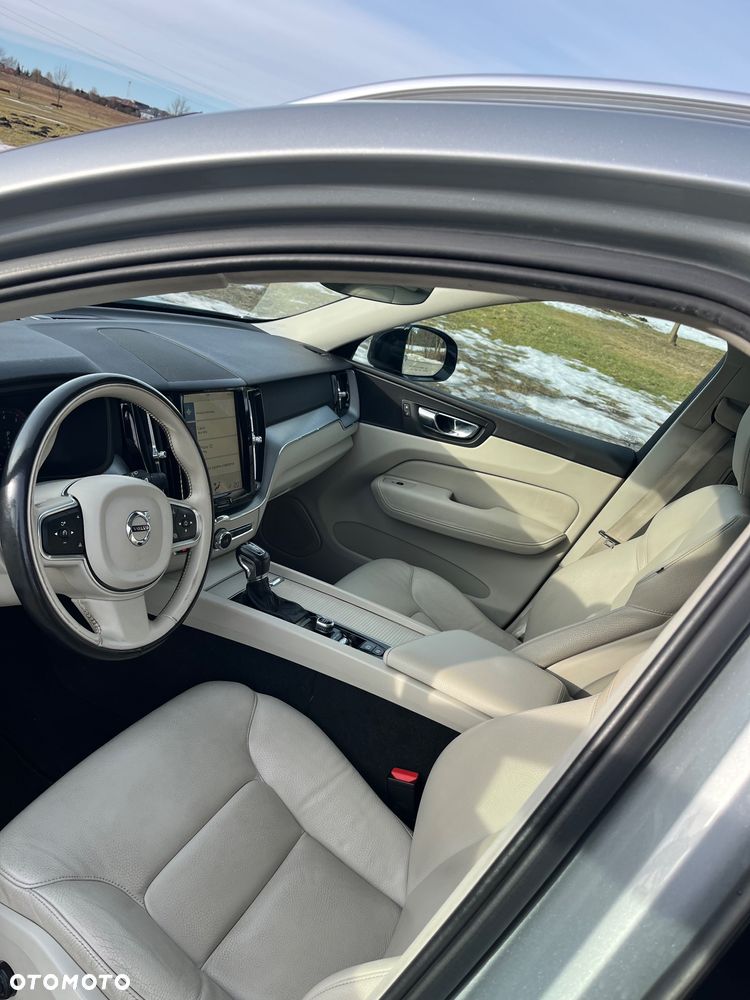 Volvo XC 60 T6 AWD Geartronic Momentum Pro - 22