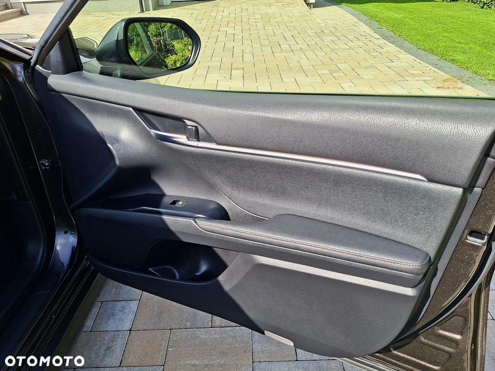 Toyota Camry - 17