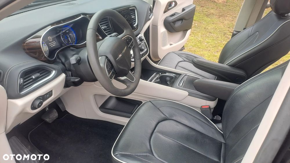 Chrysler Pacifica - 15