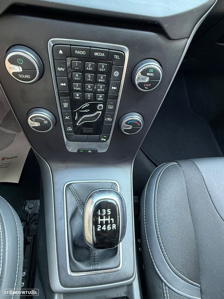 Volvo V40 2.0 D3 Momentum - 36