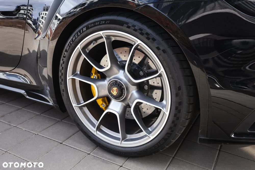 Porsche 911 Turbo S - 18