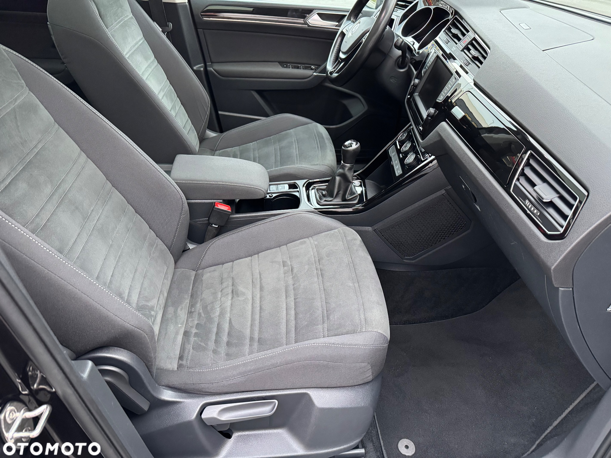 Volkswagen Touran 2.0 TDI BMT Highline - 17