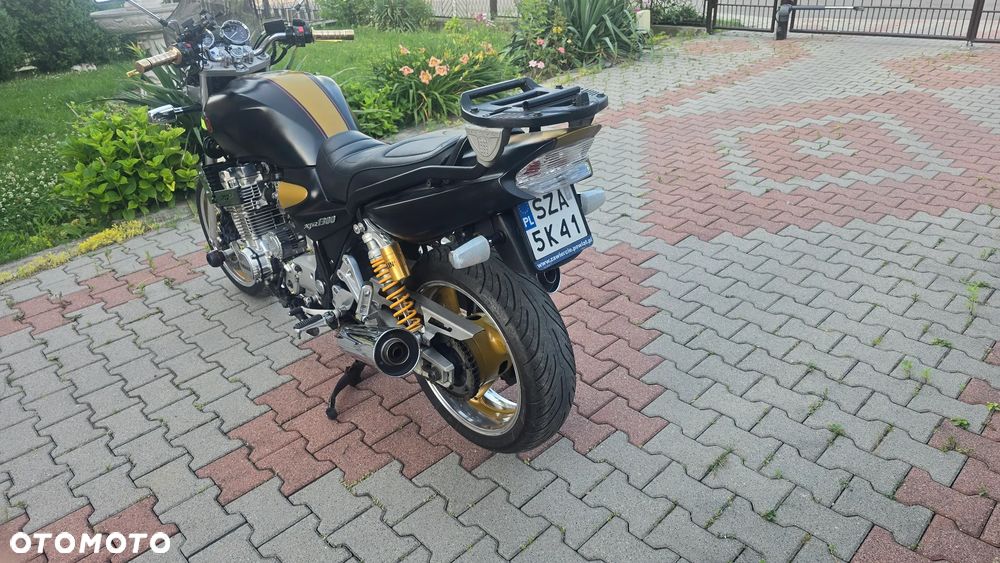 Yamaha XJR - 6