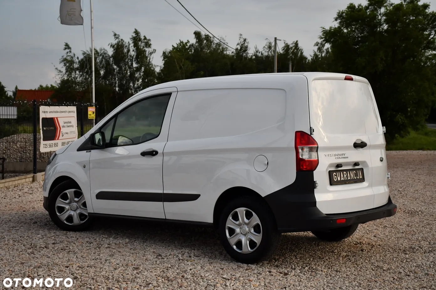Ford Transit Courier - 16