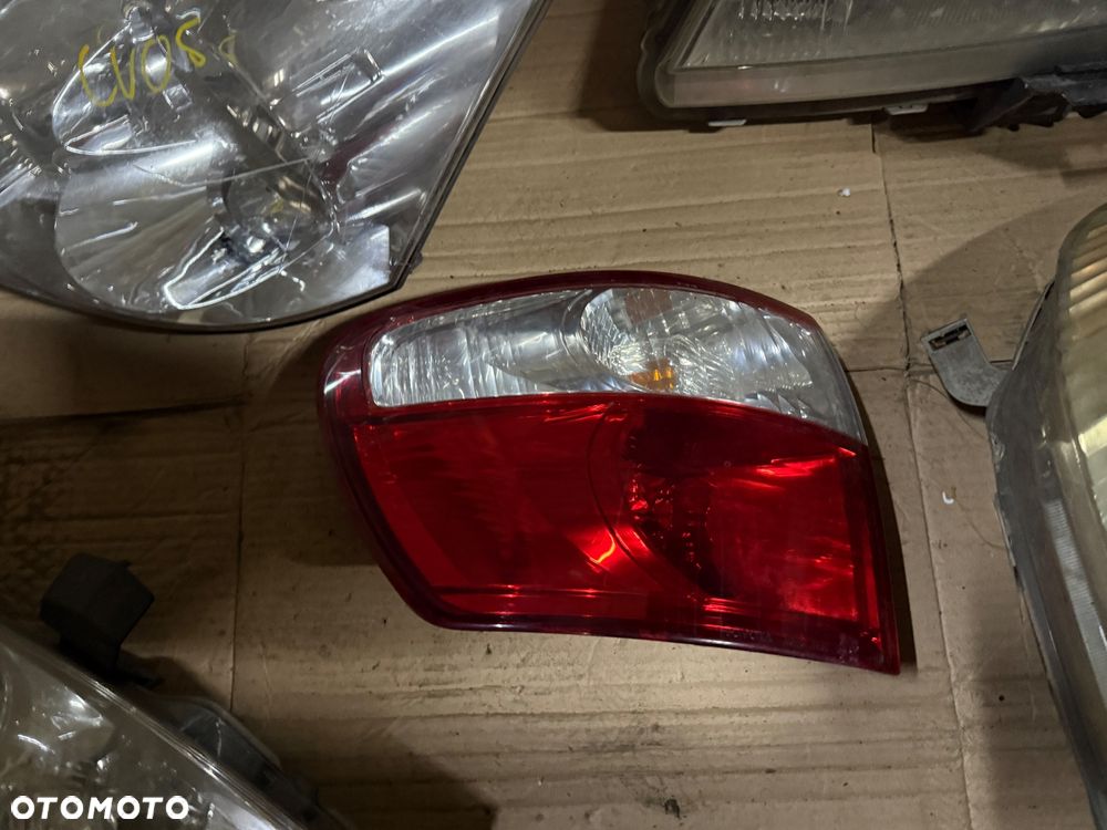 Lampy tył Avensis Verso 03-09r. - 1