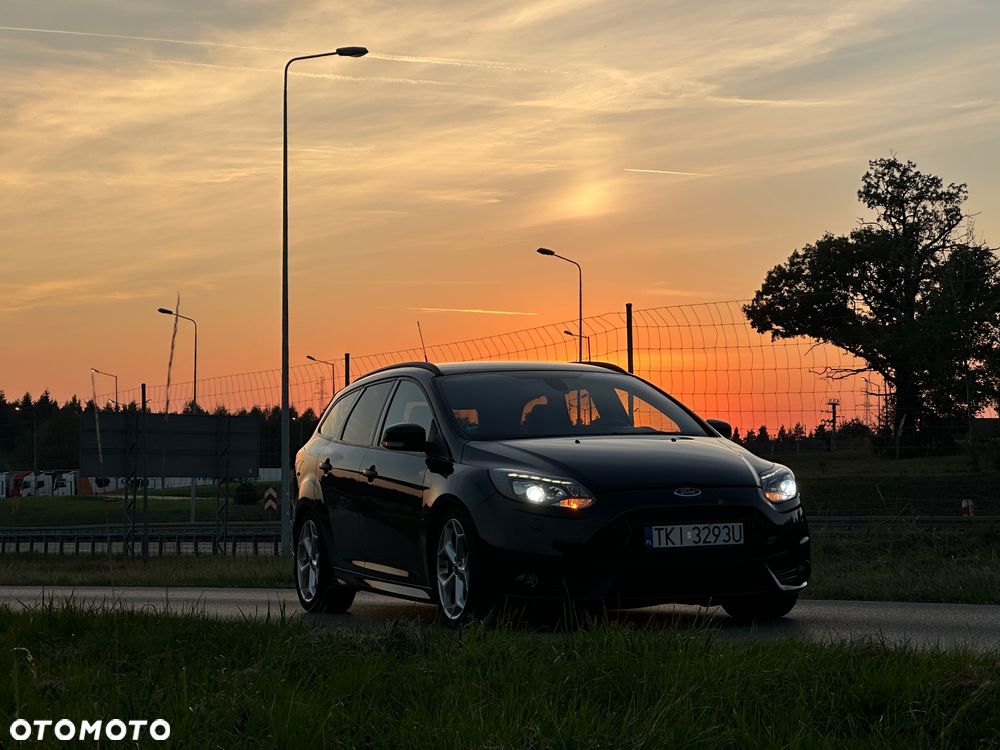 Ford Focus 2.0 EcoBoost ST mit Leder-Sport-Paket - 1