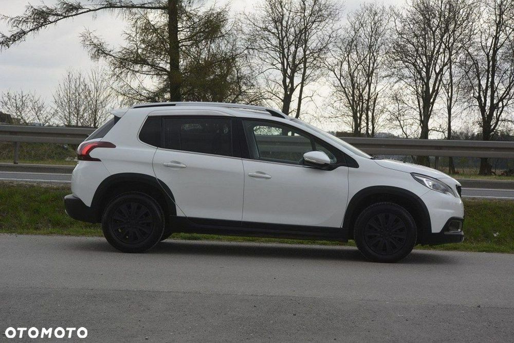 Peugeot 2008 1.6 BlueHDi Allure S&S - 11