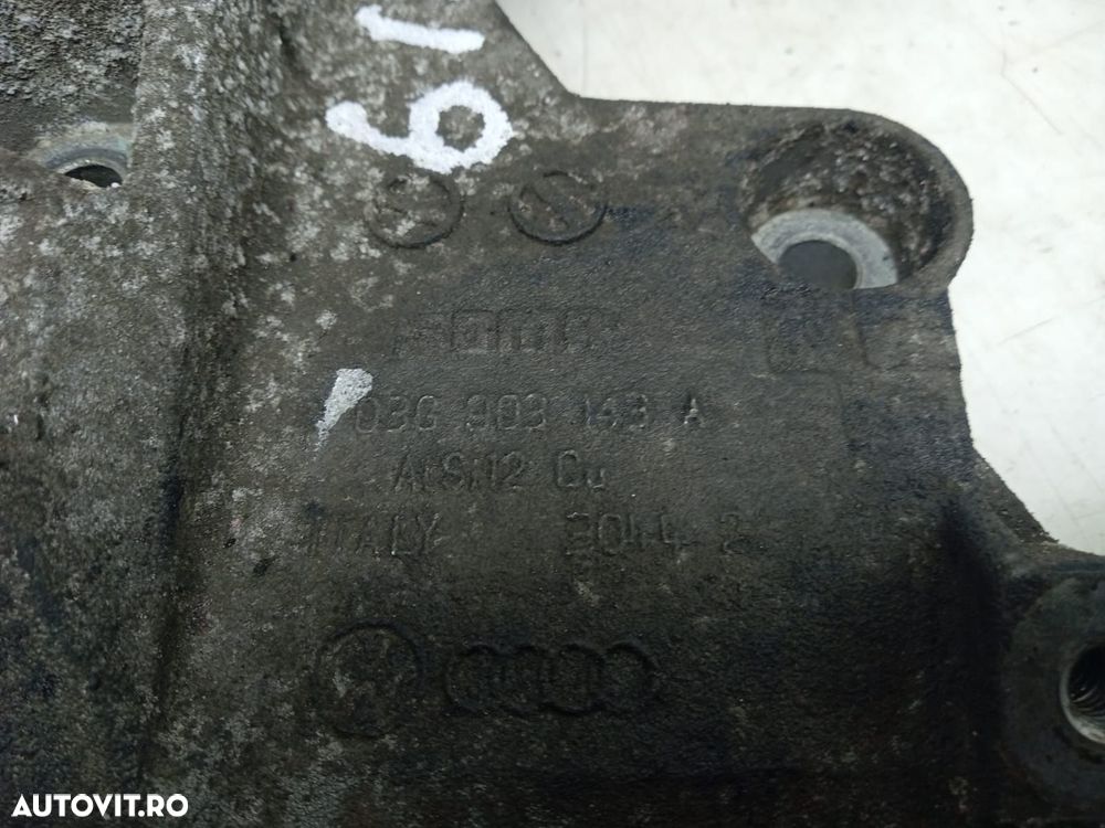 Suport accesorii 1.9 tdi bkc 03g903143a Volkswagen VW Passat B6 [2005 - 3