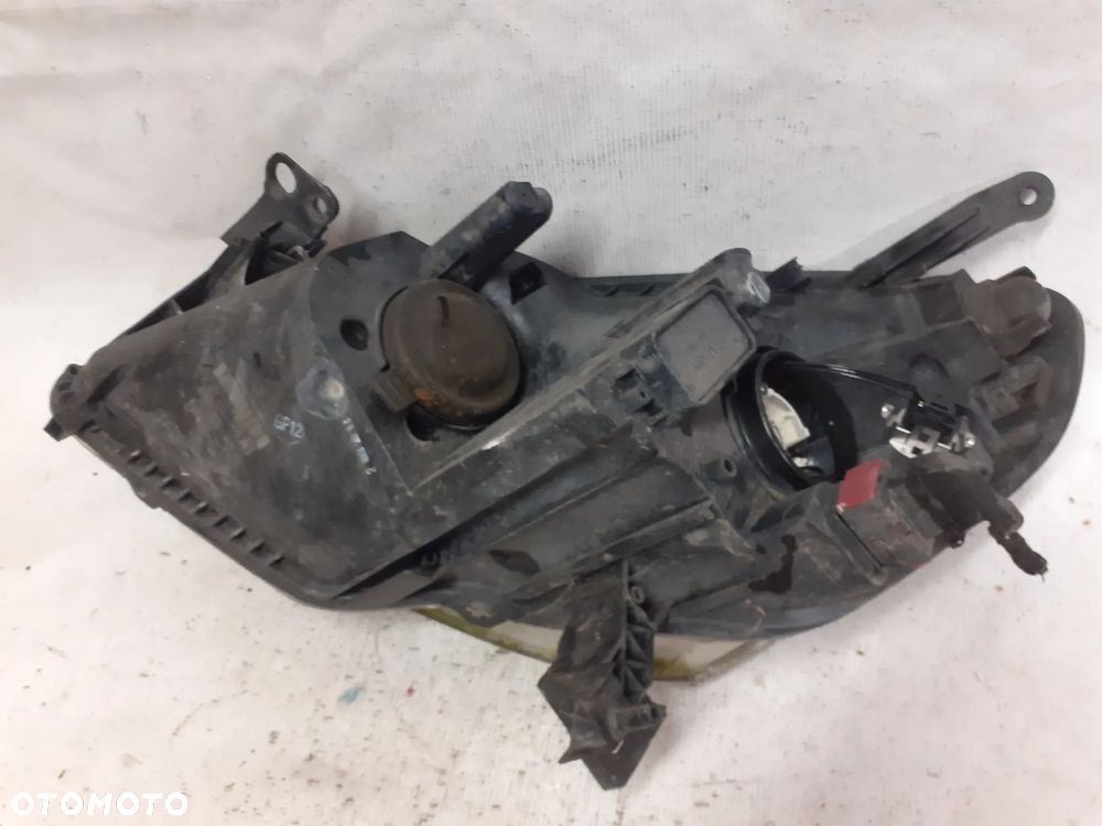 .  PRZOD PRZEDNIA LAMPA PRAWA OPEL ZAFIRA B - 4