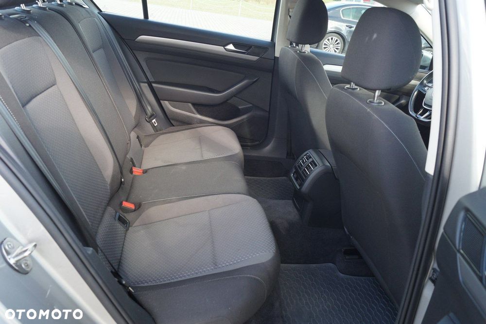 Volkswagen Passat - 18