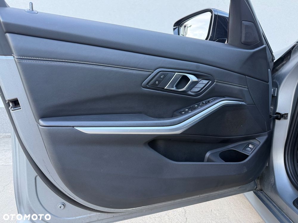 BMW Seria 3 320i xDrive M Sport sport - 11