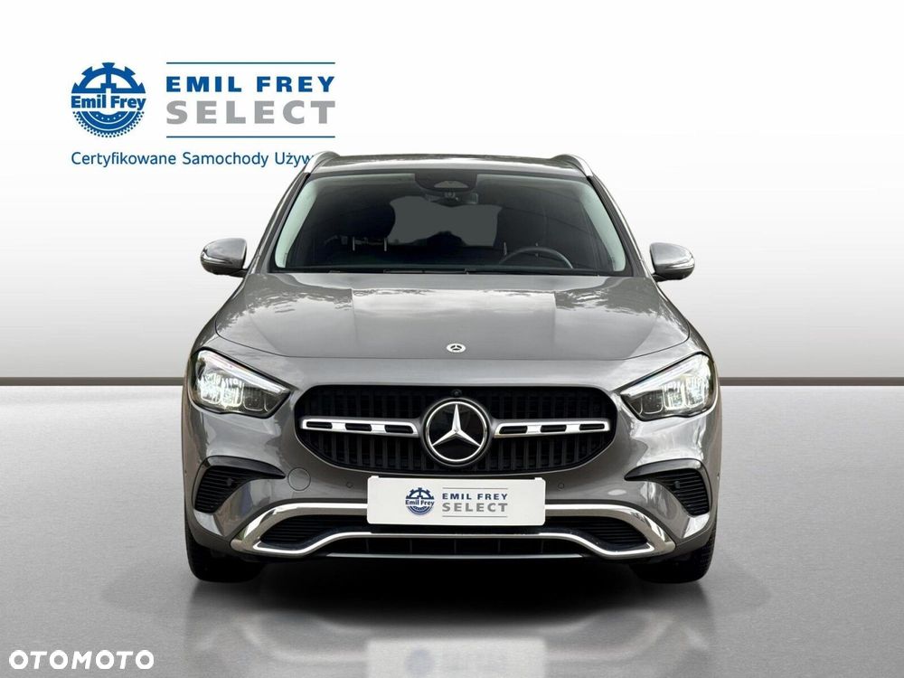 Mercedes-Benz GLA - 10