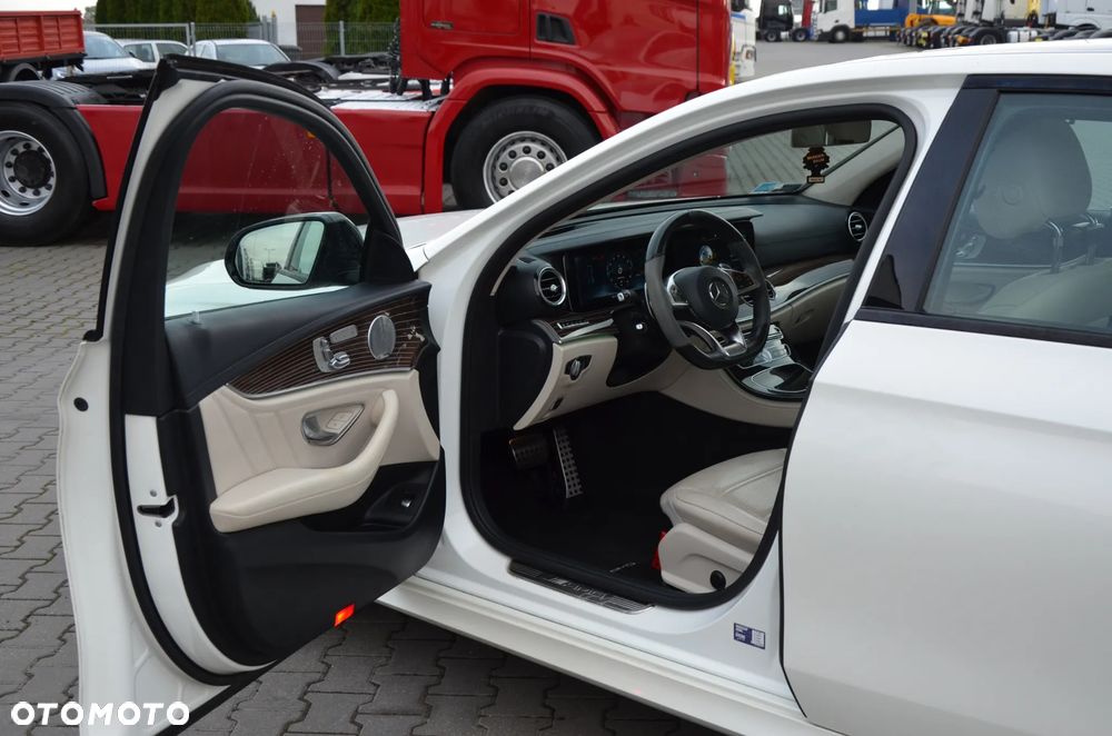 Mercedes-Benz Klasa E 43 AMG 4-Matic - 26