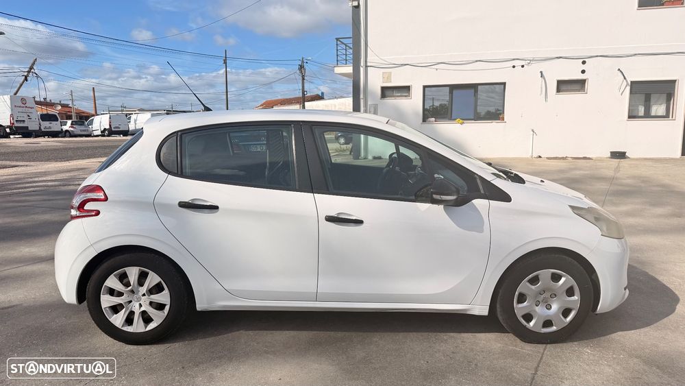 Peugeot 208 - 4